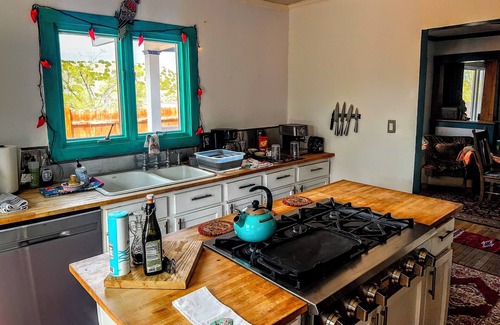 Madrid Casa | Delightful gypsy bungalow located in the bewitching mountain village of Madrid!