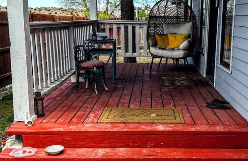 Madrid Casa | Delightful gypsy bungalow located in the bewitching mountain village of Madrid!