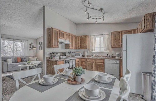 Broadmoor Casa | Delightful Home Amazing Location! Extended Stay