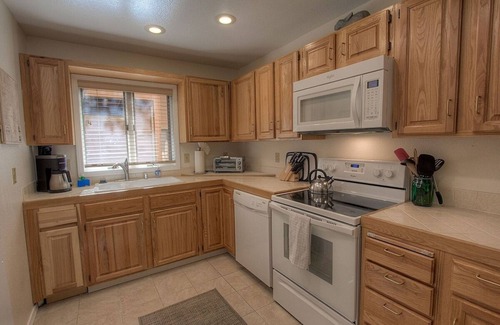 Incline Village Apartamento | Delightful Mccloud 2 Bedroom Condo by RedAwning