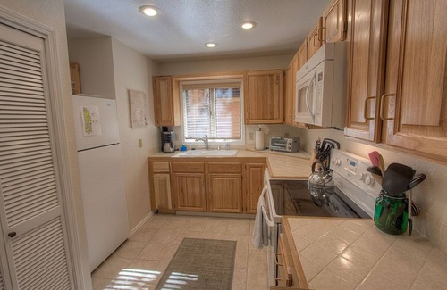 Incline Village Apartamento | Delightful Mccloud 2 Bedroom Condo by RedAwning