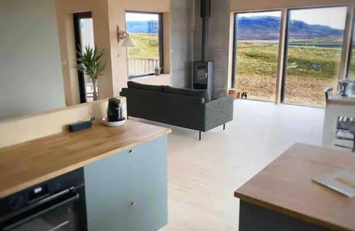 Fludir Cabaña | Delightful mountain-view cottage in Golden Circle with outdoor Hot Tub & Sauna