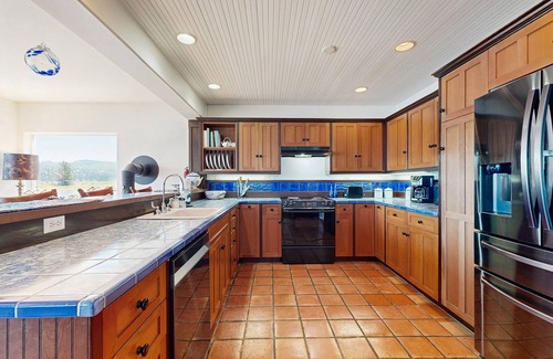 Nehalem Casa | Delightful Riverfront House with Deck, Gas Grill, Washer & Dryer