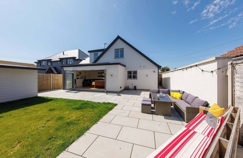 Wittering Casa | Delightful Seaside Hideaway 5 Mins to Beach