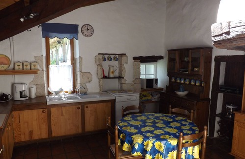 Thenac Cabaña | Encantadora y espaciosa casa de campo con piscina privada en conjunto tranquila aldea