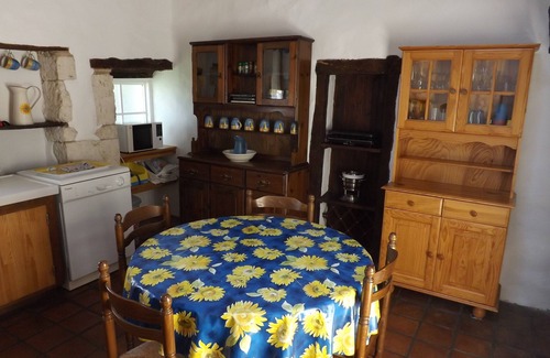 Thenac Cabaña | Encantadora y espaciosa casa de campo con piscina privada en conjunto tranquila aldea