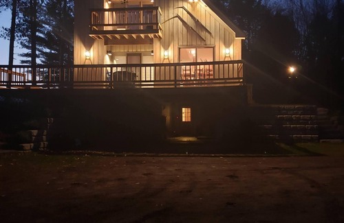 Ludlow Chalet De Esquí | Delightful Vacation Home - Minutes to Okemo, Direct Access to VAST trails