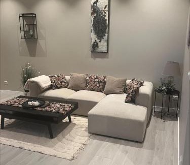 Larvik Apartamento | Delikat, romslig og sjønær sentrumsleilighet