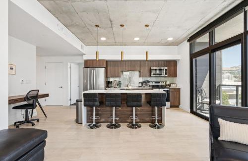 Rio Grande Apartamento | Delta Center 2Bd 2Bath Pool Gym!