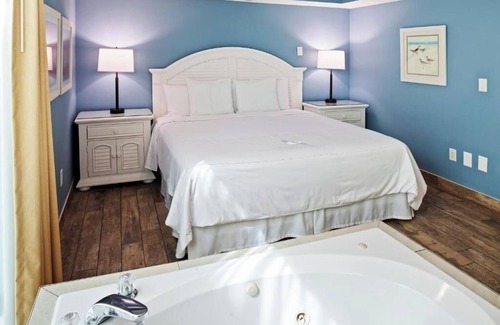 Ormond Beach Complejo | Deluxe 1BR Oceanfront Condo w/Balcony, Full Kitchen, Pool Access & Beach Nearby