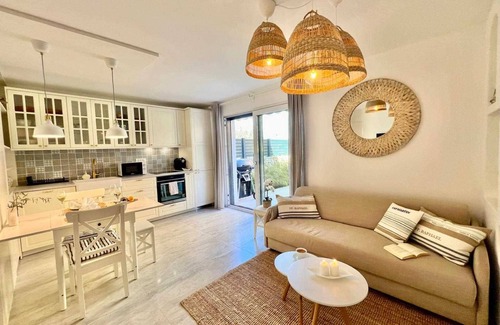 Vantacici Apartamento | Deluxe Apartment I. near the beach with Jacuzzi