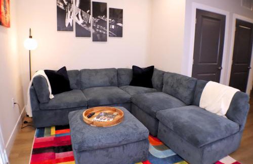 Rogers Apartamento | Deluxe Apt, King Bed, Workspace, Gym, Free"p"