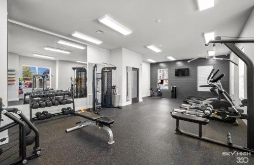 Rogers Apartamento | Deluxe Apt, King Bed, Workspace, Gym, Free"p"