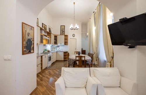 Palace District Apartamento | DELUXE ART 20