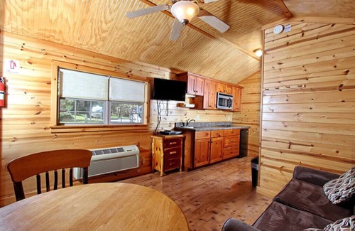 Centre Hall Cabina | Deluxe Cabin 40 w/ 4 Beds