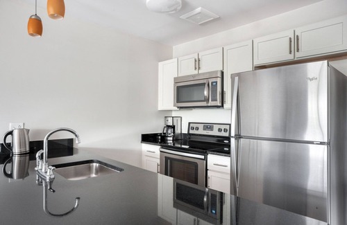 North Cambridge Apartamento | Deluxe Cambridge Alewife 1BR w/ W/D & Gym, nr Davis Sq, by Blueground