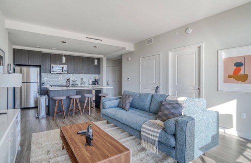 McLean Apartamento | Deluxe Fairfax 1BR w/ Elevator & Pool, nr Bus Stops, by Blueground