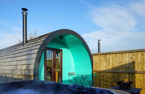 Frodsham Chalet De Esquí | Deluxe Glamping Pod With Hot Tub in Frodsham
