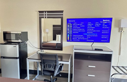 Cape Fear Hotel | Deluxe Inn Fayetteville - I-95 Exit 49