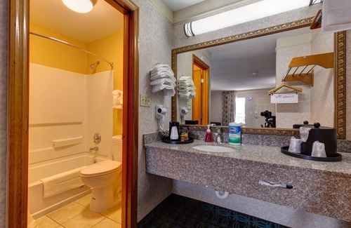 Cape Fear Hotel | Deluxe Inn Fayetteville - I-95 Exit 49