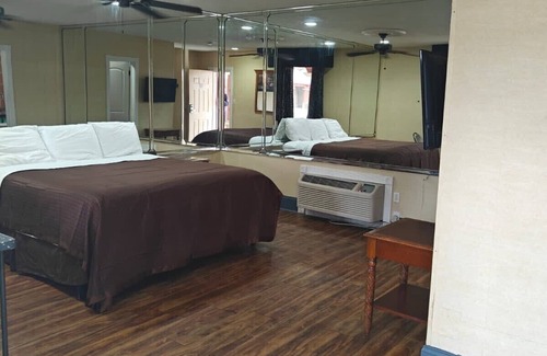 Savannah Hotel | Deluxe Inn - Savannah