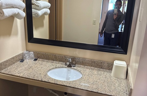 Hebron Hotel | Deluxe Inn