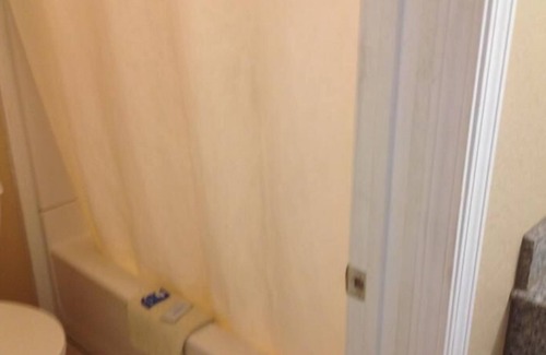 Lawton Hotel | Deluxe Inn