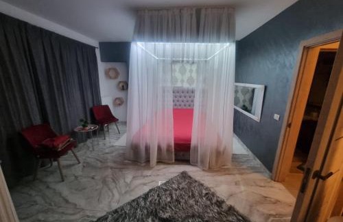 Militari Apartamento | DeLuxe Jacuzzi & Baldaquin Studio