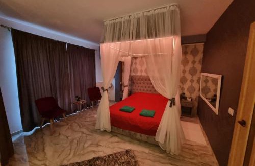 Militari Apartamento | DeLuxe Jacuzzi & Baldaquin Studio