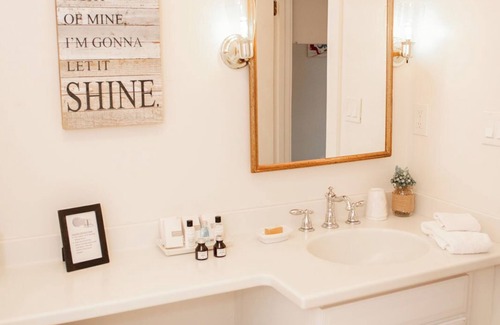 West Dover Complejo | Deluxe King Room w/pull-out love seat and fireplace