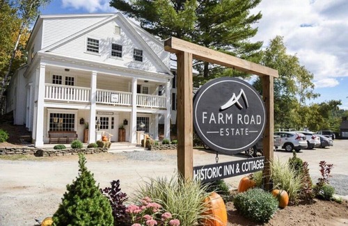 West Dover Complejo | Deluxe King Room w/pull-out love seat and fireplace