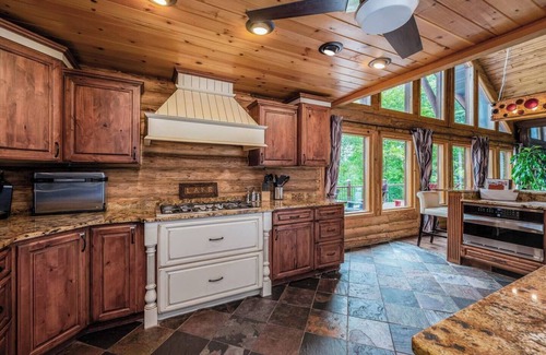 Cohasset Cabina | Deluxe Log Home overlooking quiet lake on the Pokegama chain of lakes!
