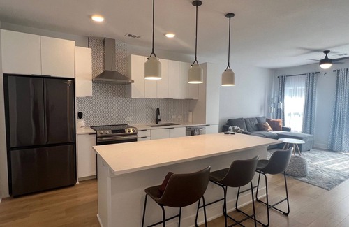 West Campus Condominio | Deluxe New Condo Downtown Austin