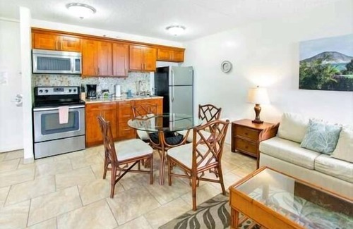 Waikiki Condominio | Deluxe Panoramic Mountain View Condo - 37th Floor, Free parking & Wifi by Koko Resort Vacation Rentals