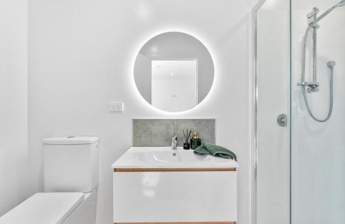 Whangarei Casa | Deluxe Queen Room at Wolfe Street
