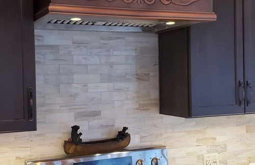 Big Canoe Cabina | Deluxe Romantic Couples Retreat inside Big Canoe with Hot Tub!