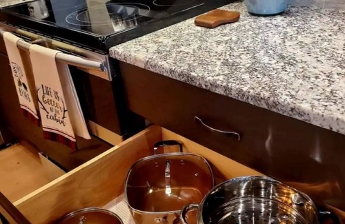 Big Canoe Cabina | Deluxe Romantic Couples Retreat inside Big Canoe with Hot Tub!