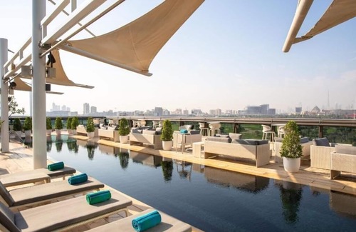 Garhoud Casa | Deluxe Room Near Aviation Club Garhoud By Luxury Bookings