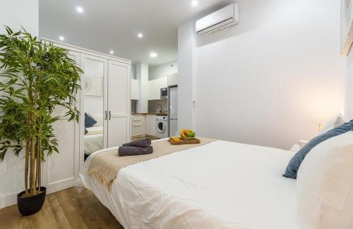 Ciudad Universitaria Apartamento | Deluxe Signature Studio - Malaga Center