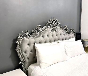 Emerson Park Casa | Deluxe Spacious King Size Room