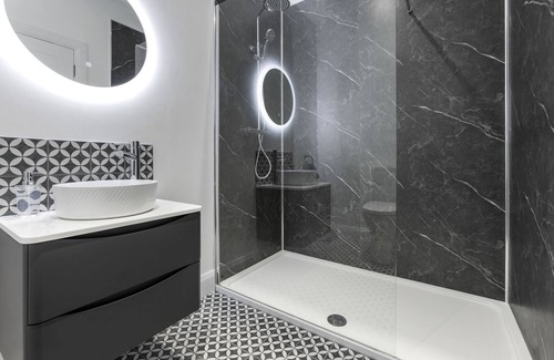 Ahoghill Hotel | Suite-De Lujo-Baño privado con ducha-Vista a la Calle