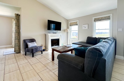 Stanley Bridge Condominio | Deluxe two bedroom condo with outdoor fireplace