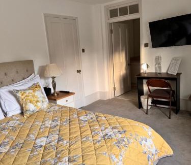 Uxbridge Casa | Denham Mount