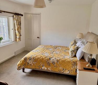 Uxbridge Casa | Denham Mount