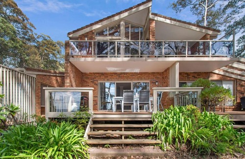Denhams Beach Casa | Denhams Beach Waterfront managed by Batemans Bay Accom