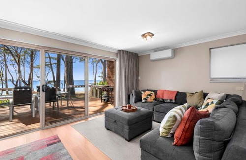 Denhams Beach Casa | Denhams Beach Waterfront managed by Batemans Bay Accom