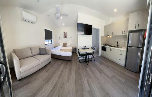 Deniliquin Complejo | Deniliquin Riverside Caravan Park