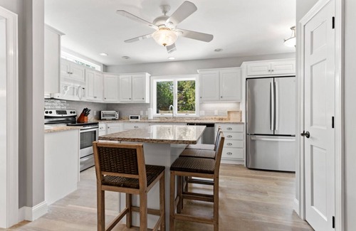 Dennis Casa | Dennis Dreams: 037-D Heated Pool, Walk to Mayflower Beach, Sleeps 10 w/Guest House in Dennis