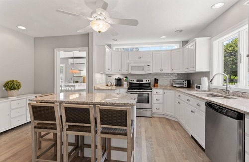 Dennis Casa | Dennis Dreams: 037-D Heated Pool, Walk to Mayflower Beach, Sleeps 10 w/Guest House in Dennis