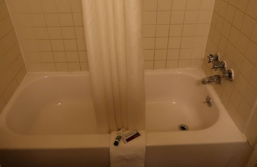 Lakewood Hotel | Denver West Inn